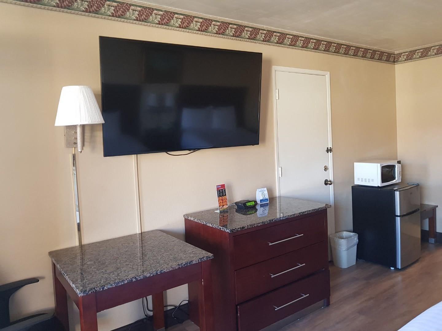 Travelodge By Wyndham Costa Mesa Newport Beach Hacienda Exterior photo